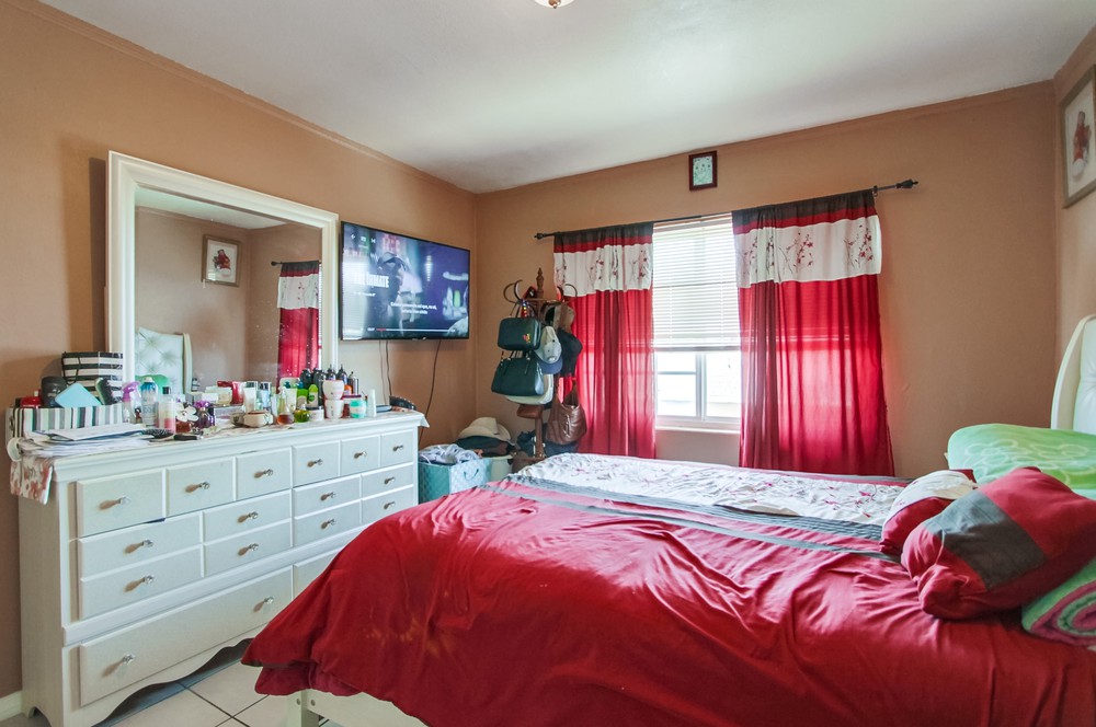 Virtual tour photo 19 of 55 for 4242 Winona Ave