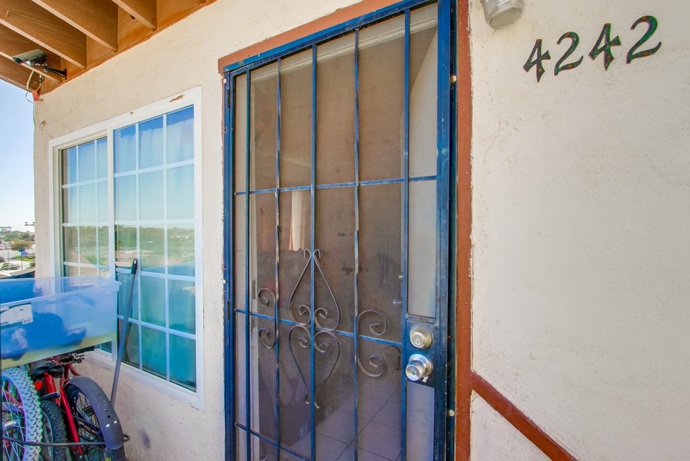 Virtual tour photo 37 of 55 for 4242 Winona Ave