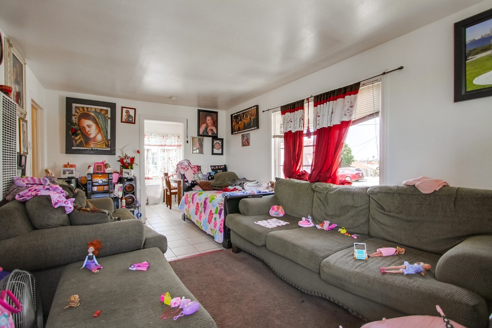 Virtual tour photo 39 of 55 for 4242 Winona Ave