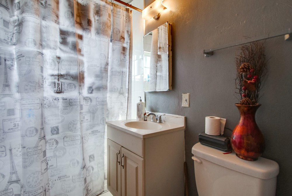 Virtual tour photo 54 of 55 for 4242 Winona Ave