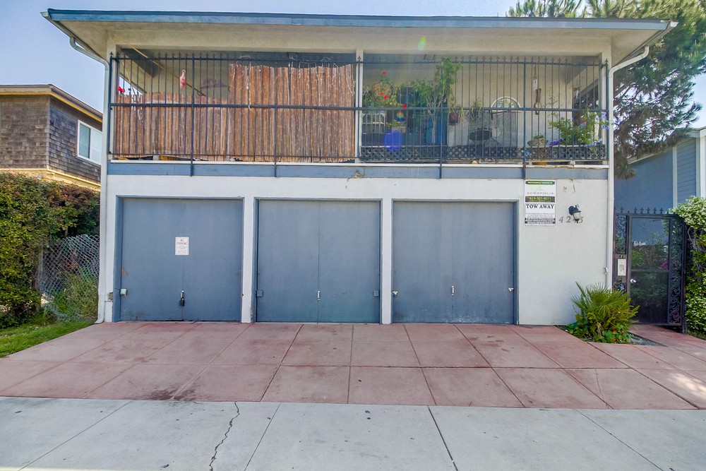 Virtual tour photo 3 of 37 for 4243 Menlo Ave #5