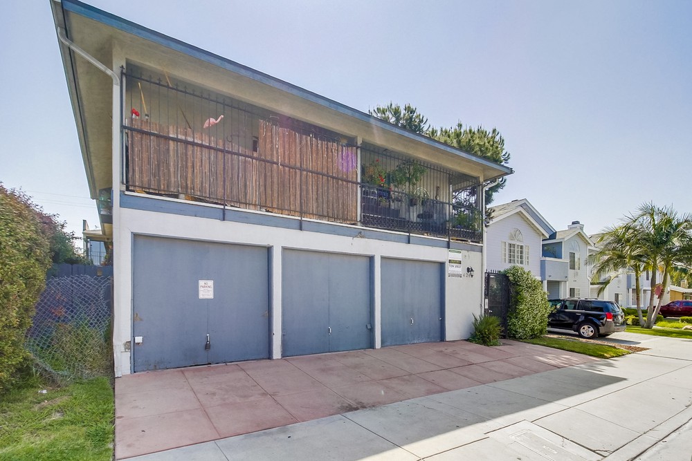 Virtual tour photo 4 of 37 for 4243 Menlo Ave #5