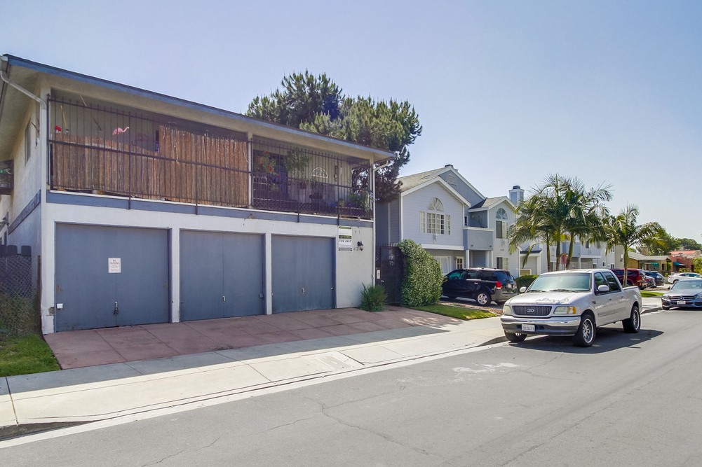 Virtual tour photo 5 of 37 for 4243 Menlo Ave #5