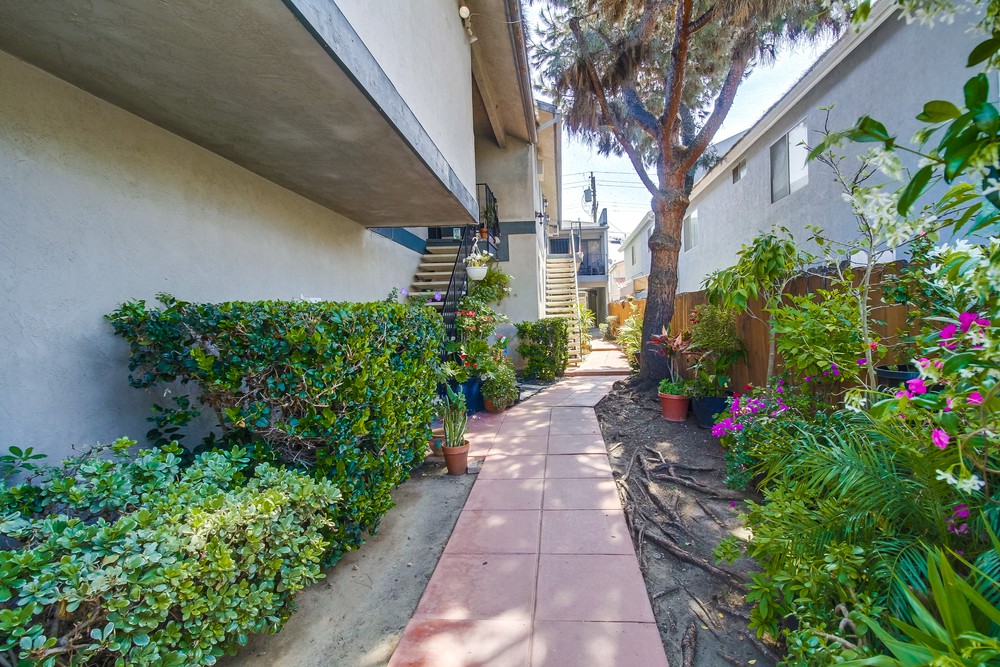 Virtual tour photo 7 of 37 for 4243 Menlo Ave #5