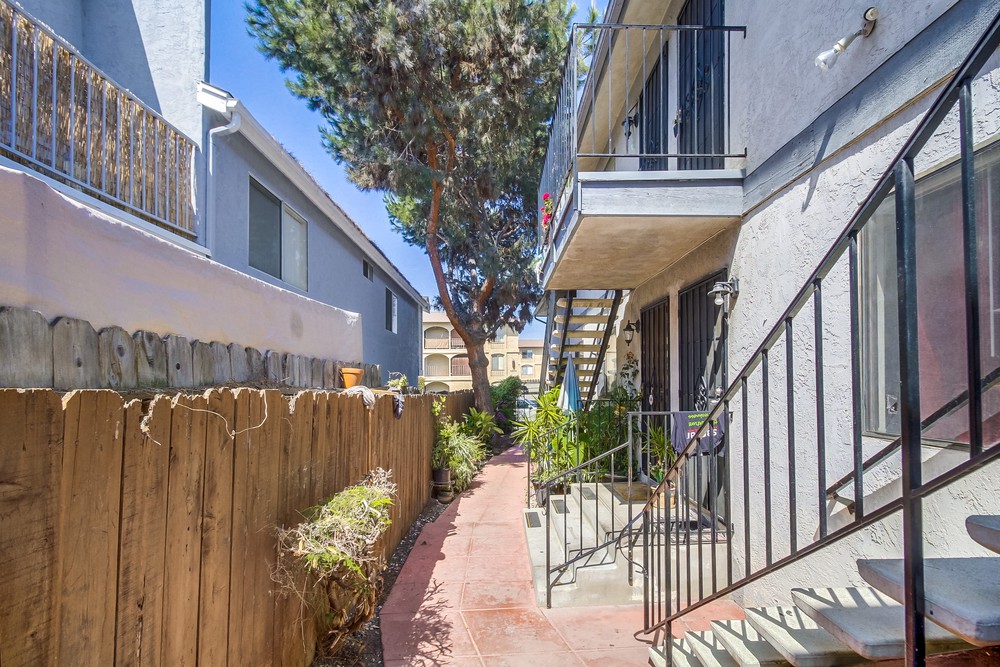 Virtual tour photo 9 of 37 for 4243 Menlo Ave #5