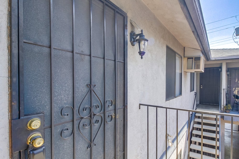 Virtual tour photo 10 of 37 for 4243 Menlo Ave #5