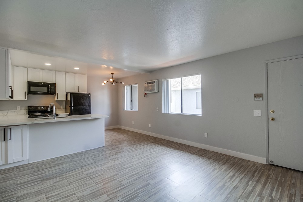 Virtual tour photo 13 of 37 for 4243 Menlo Ave #5