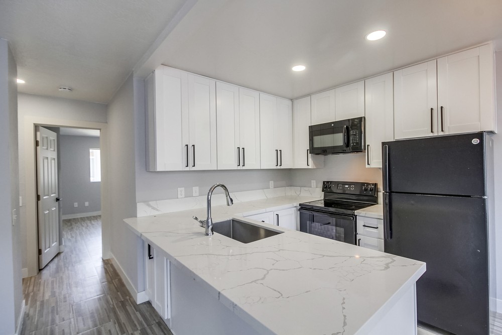 Virtual tour photo 14 of 37 for 4243 Menlo Ave #5