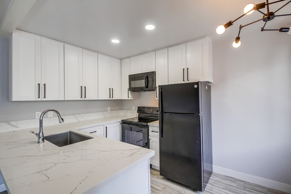 Virtual tour photo 15 of 37 for 4243 Menlo Ave #5