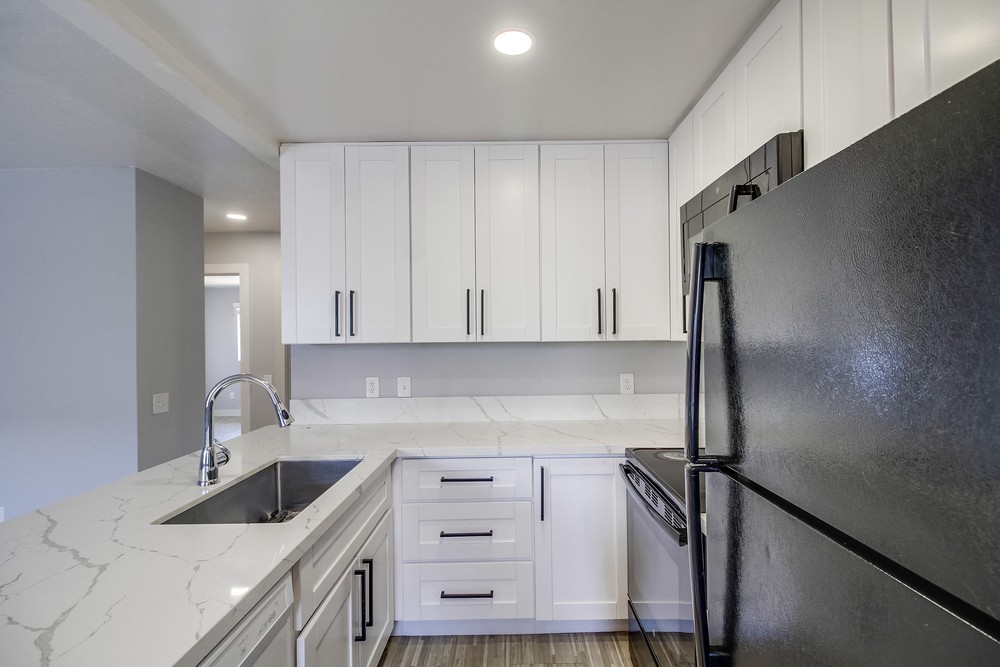Virtual tour photo 18 of 37 for 4243 Menlo Ave #5
