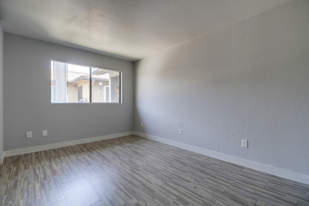 Virtual tour photo 22 of 37 for 4243 Menlo Ave #5