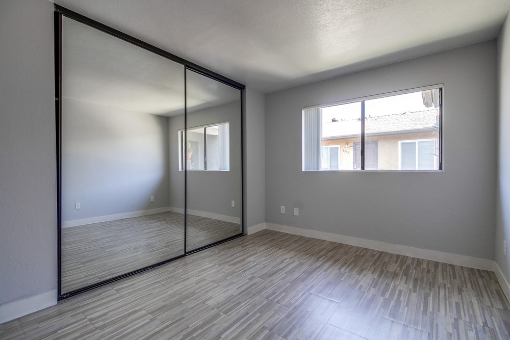 Virtual tour photo 23 of 37 for 4243 Menlo Ave #5