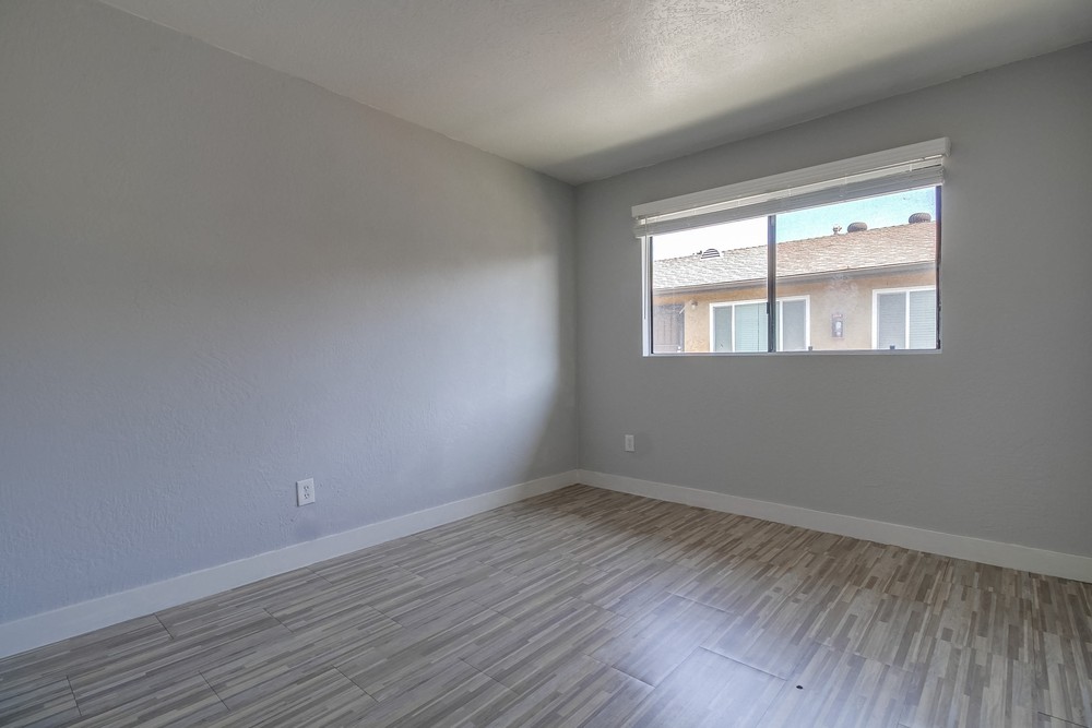 Virtual tour photo 28 of 37 for 4243 Menlo Ave #5