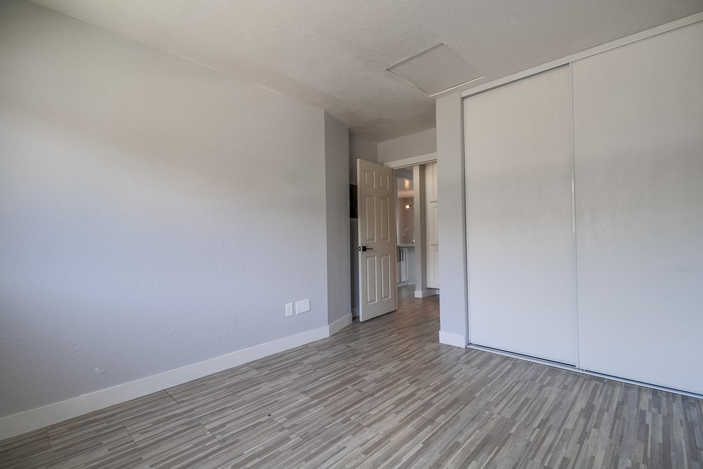 Virtual tour photo 30 of 37 for 4243 Menlo Ave #5