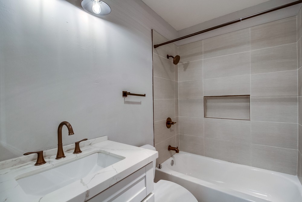 Virtual tour photo 33 of 37 for 4243 Menlo Ave #5