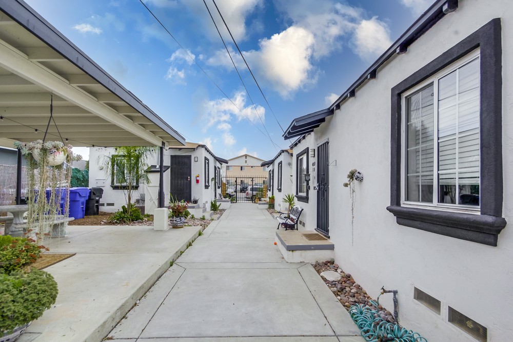 Virtual tour photo 9 of 36 for 4244 1/2 Chamoune Ave #4067