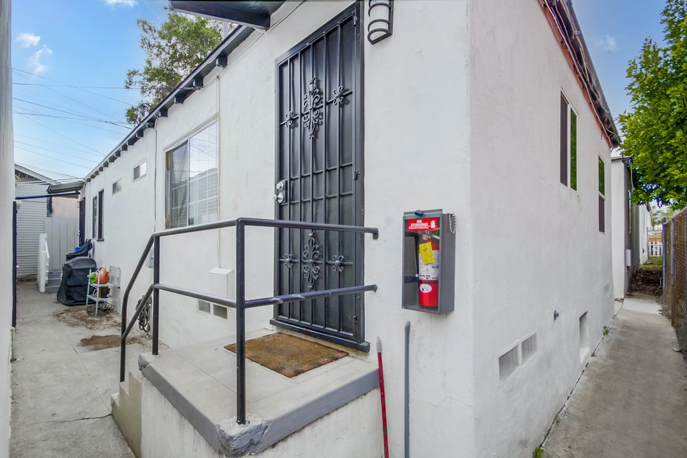 Virtual tour photo 33 of 36 for 4244 1/2 Chamoune Ave #4067