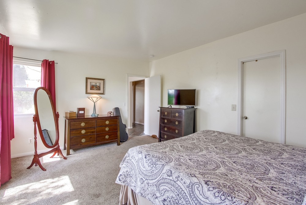 Virtual tour photo 32 of 60 for 4247 View Pl