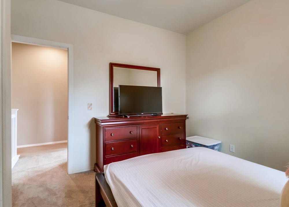 Virtual tour photo 33 of 50 for 425 S Meadowbrook Dr