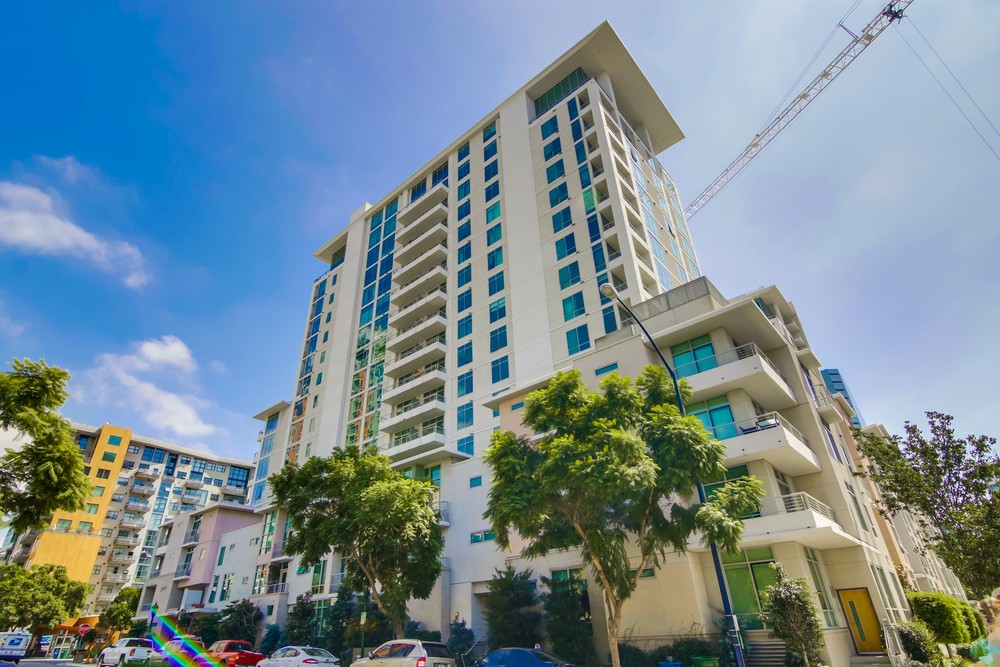 Virtual tour photo 1 of 31 for 425 W Beech St #1107