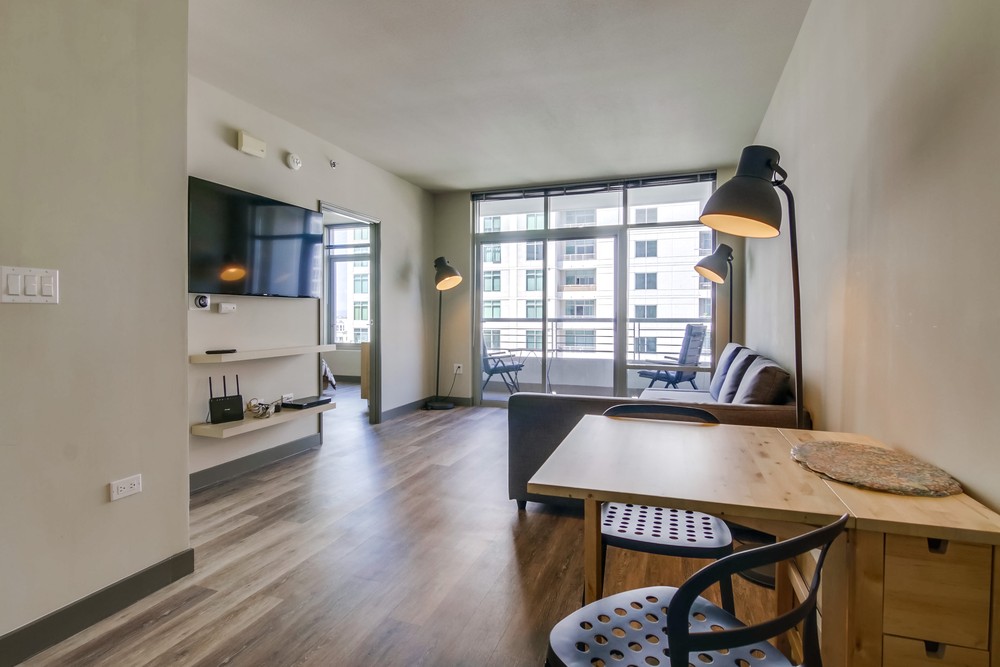 Virtual tour photo 5 of 31 for 425 W Beech St #1107