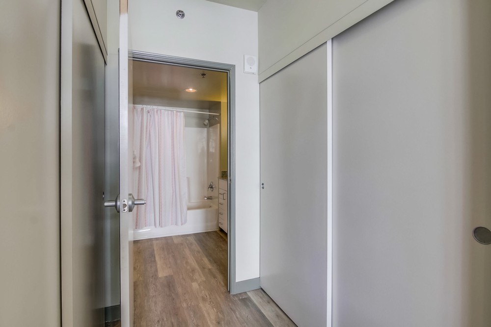 Virtual tour photo 23 of 31 for 425 W Beech St #1107