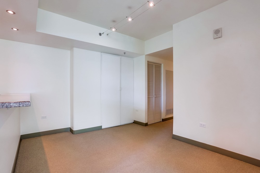 Virtual tour photo 12 of 28 for 425 W Beech St