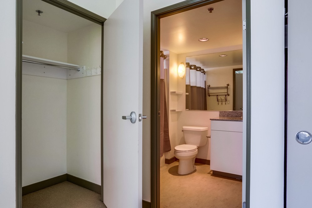 Virtual tour photo 21 of 28 for 425 W Beech St