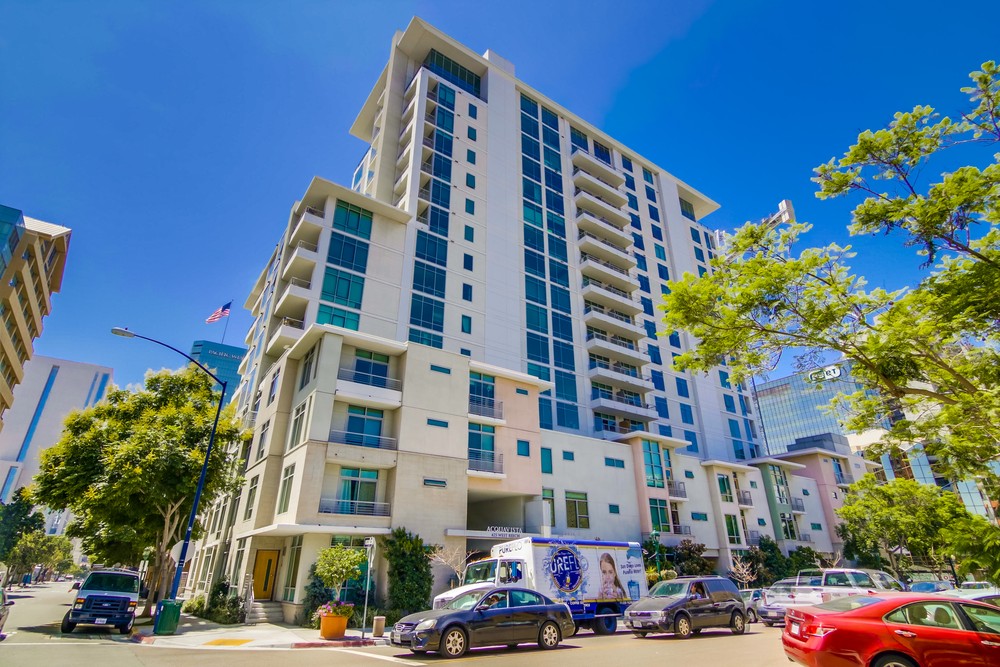 Virtual tour photo 3 of 30 for 425 W Beech St #311
