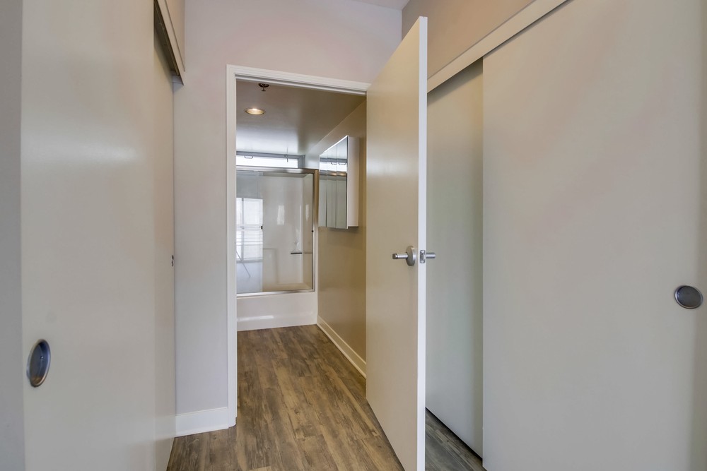 Virtual tour photo 25 of 30 for 425 W Beech St #311