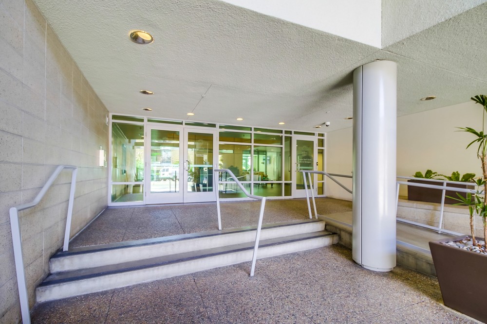 Virtual tour photo 6 of 35 for 425 W Beech St #956