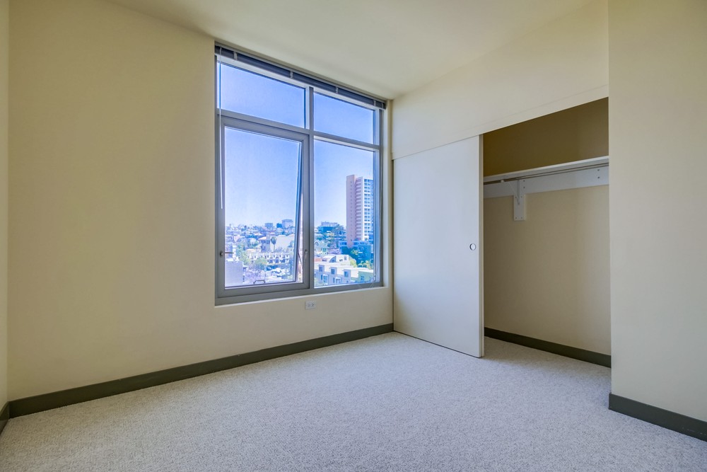 Virtual tour photo 25 of 35 for 425 W Beech St #956