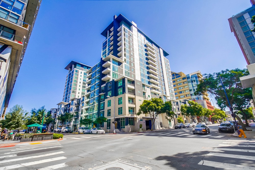Virtual tour photo 1 of 44 for 425 W Beech St UNIT 1107