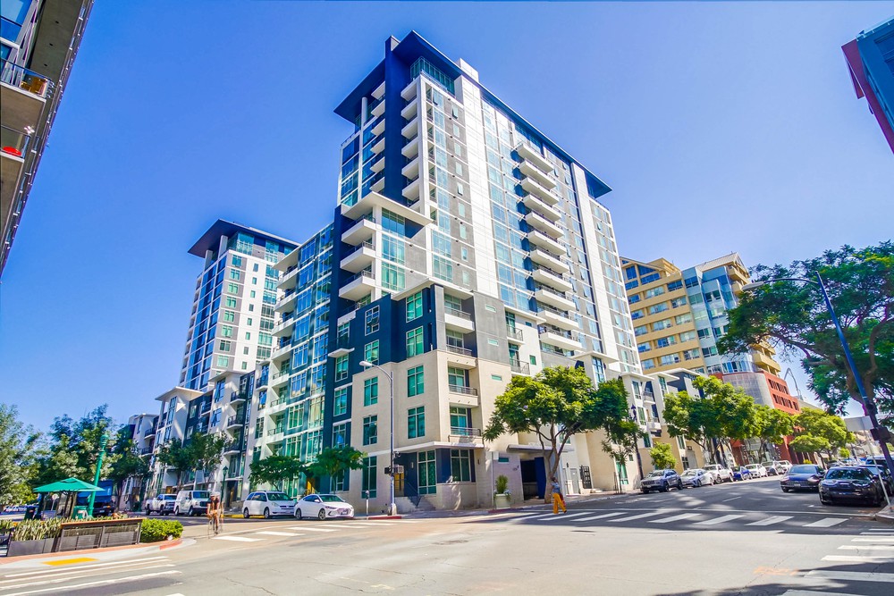 Virtual tour photo 3 of 44 for 425 W Beech St UNIT 1107
