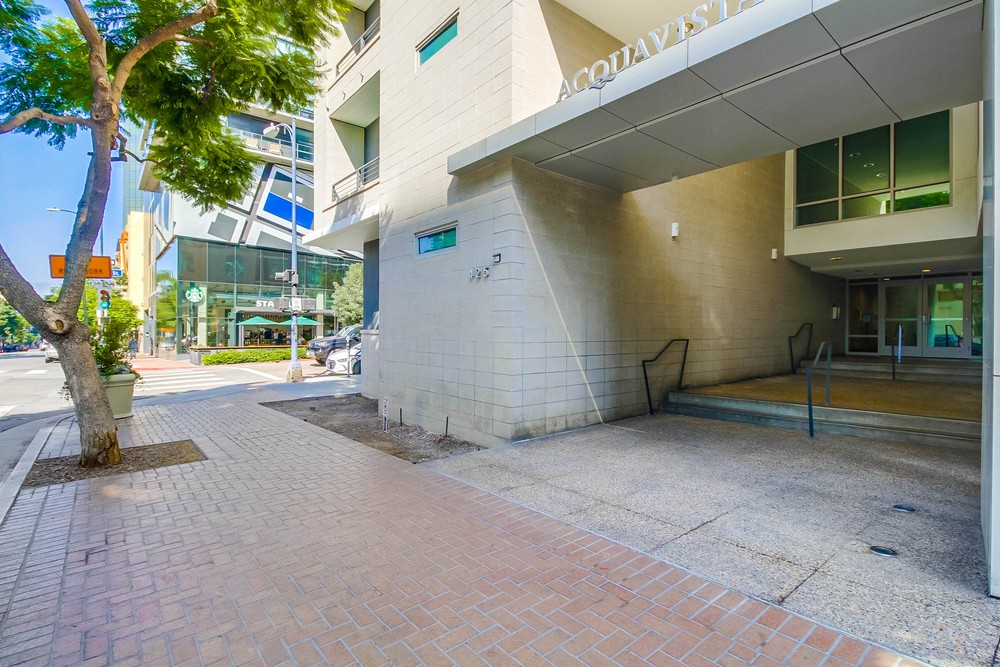 Virtual tour photo 4 of 44 for 425 W Beech St UNIT 1107