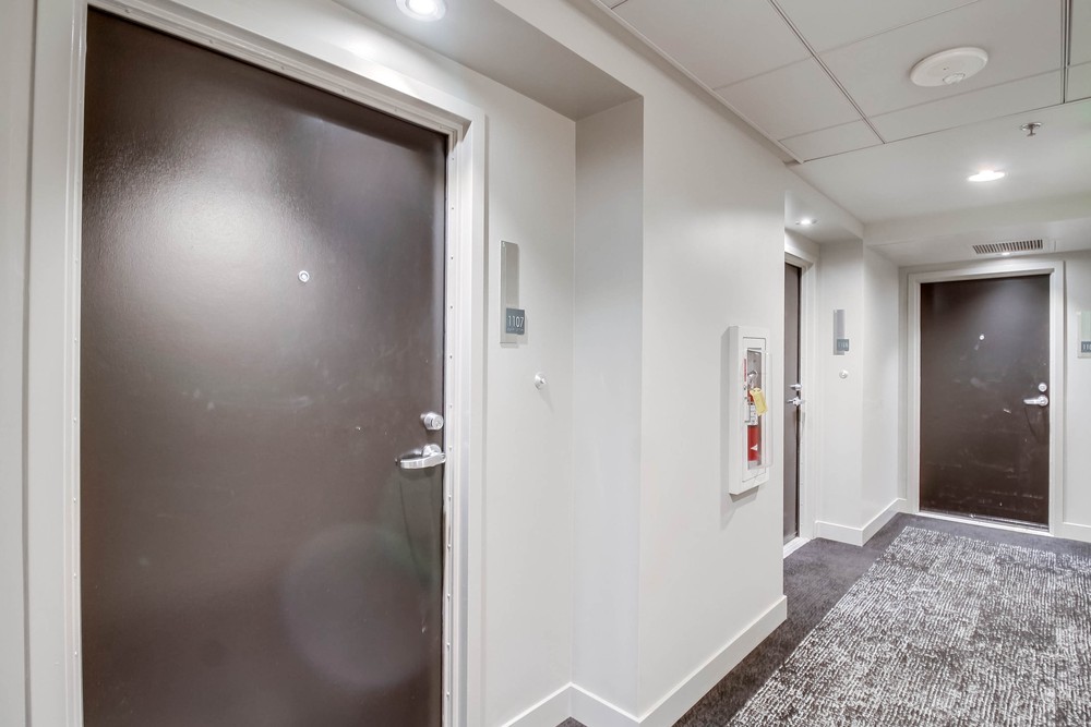 Virtual tour photo 8 of 44 for 425 W Beech St UNIT 1107
