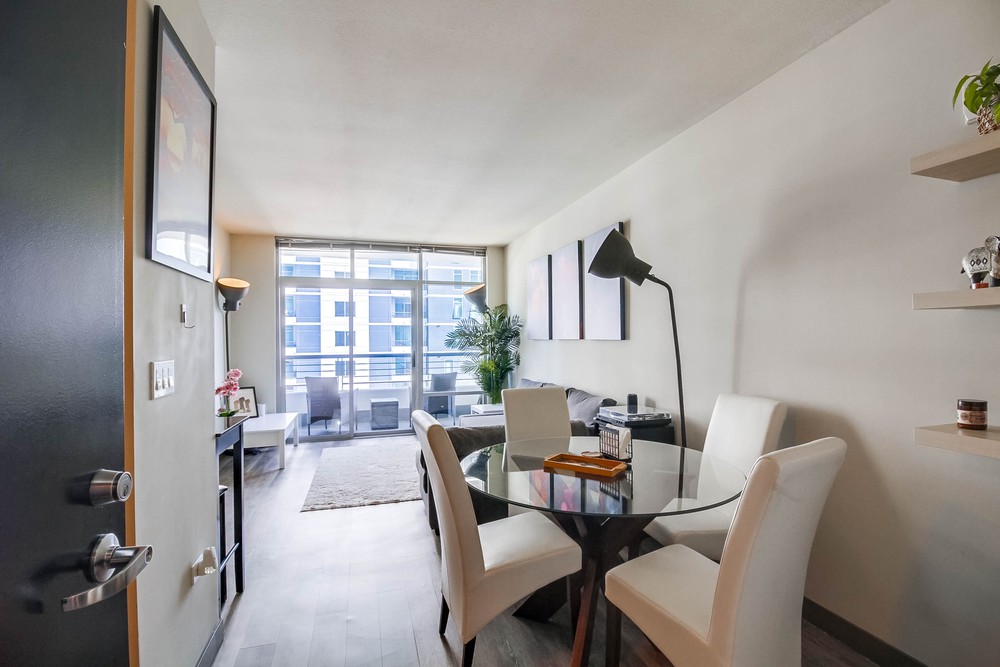 Virtual tour photo 9 of 44 for 425 W Beech St UNIT 1107