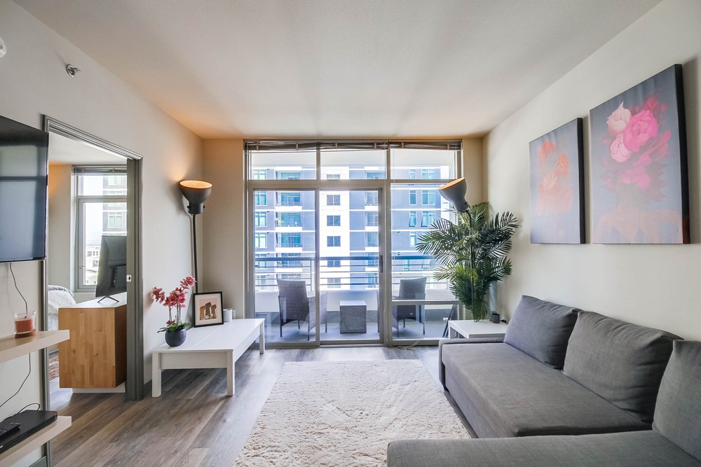 Virtual tour photo 12 of 44 for 425 W Beech St UNIT 1107