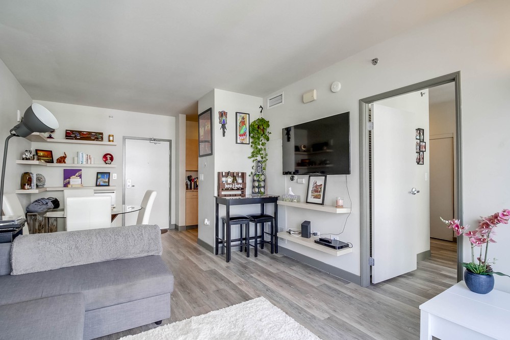 Virtual tour photo 17 of 44 for 425 W Beech St UNIT 1107