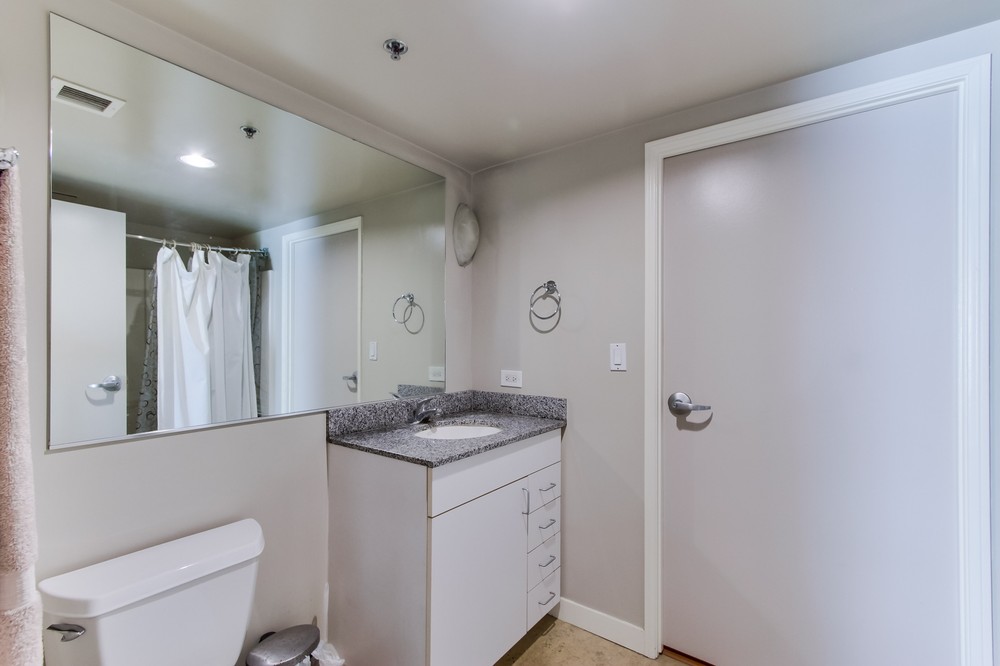 Virtual tour photo 9 of 19 for 425 West Beech Street #501