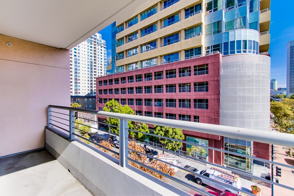 Virtual tour photo 10 of 19 for 425 West Beech Street #501