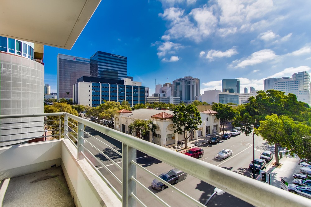 Virtual tour photo 11 of 19 for 425 West Beech Street #501