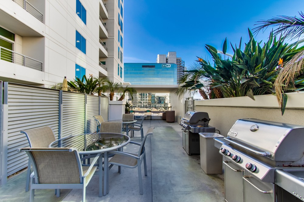 Virtual tour photo 15 of 19 for 425 West Beech Street #501
