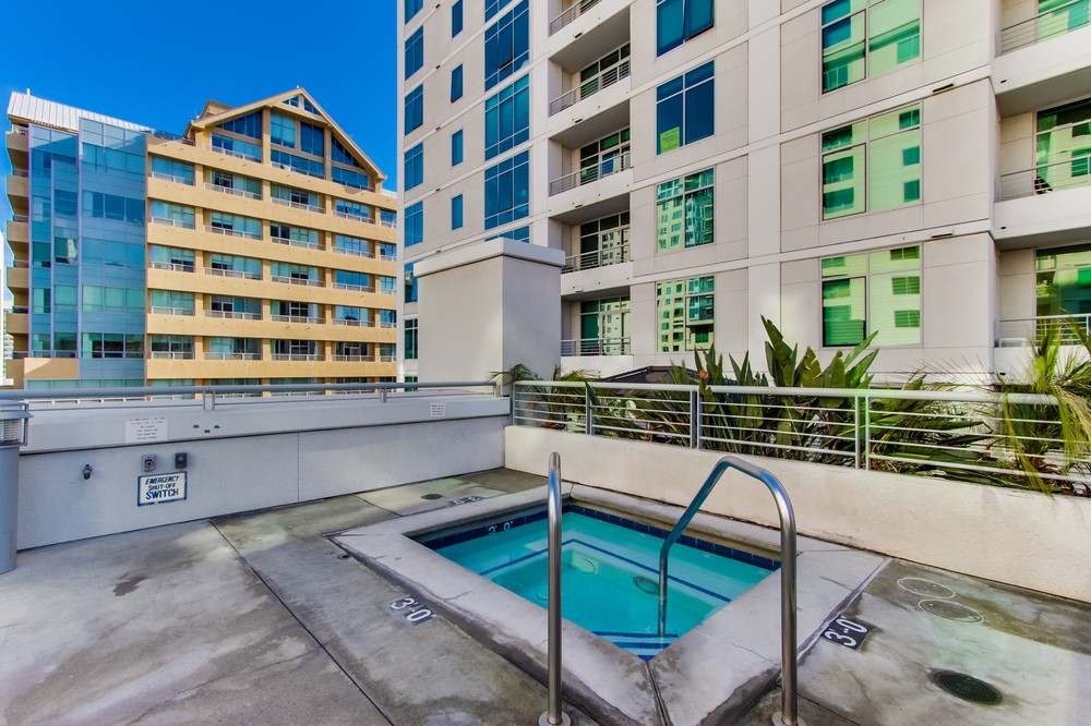 Virtual tour photo 17 of 19 for 425 West Beech Street #501