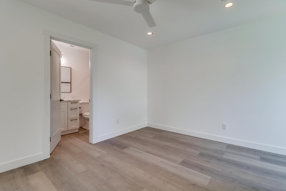 Virtual tour photo 25 of 29 for 4250 Cleveland Ave