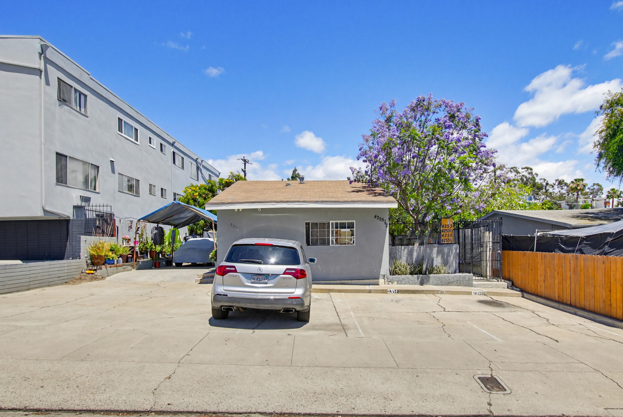 Virtual tour photo 3 of 52 for 4251-55 Altadena Ave.
