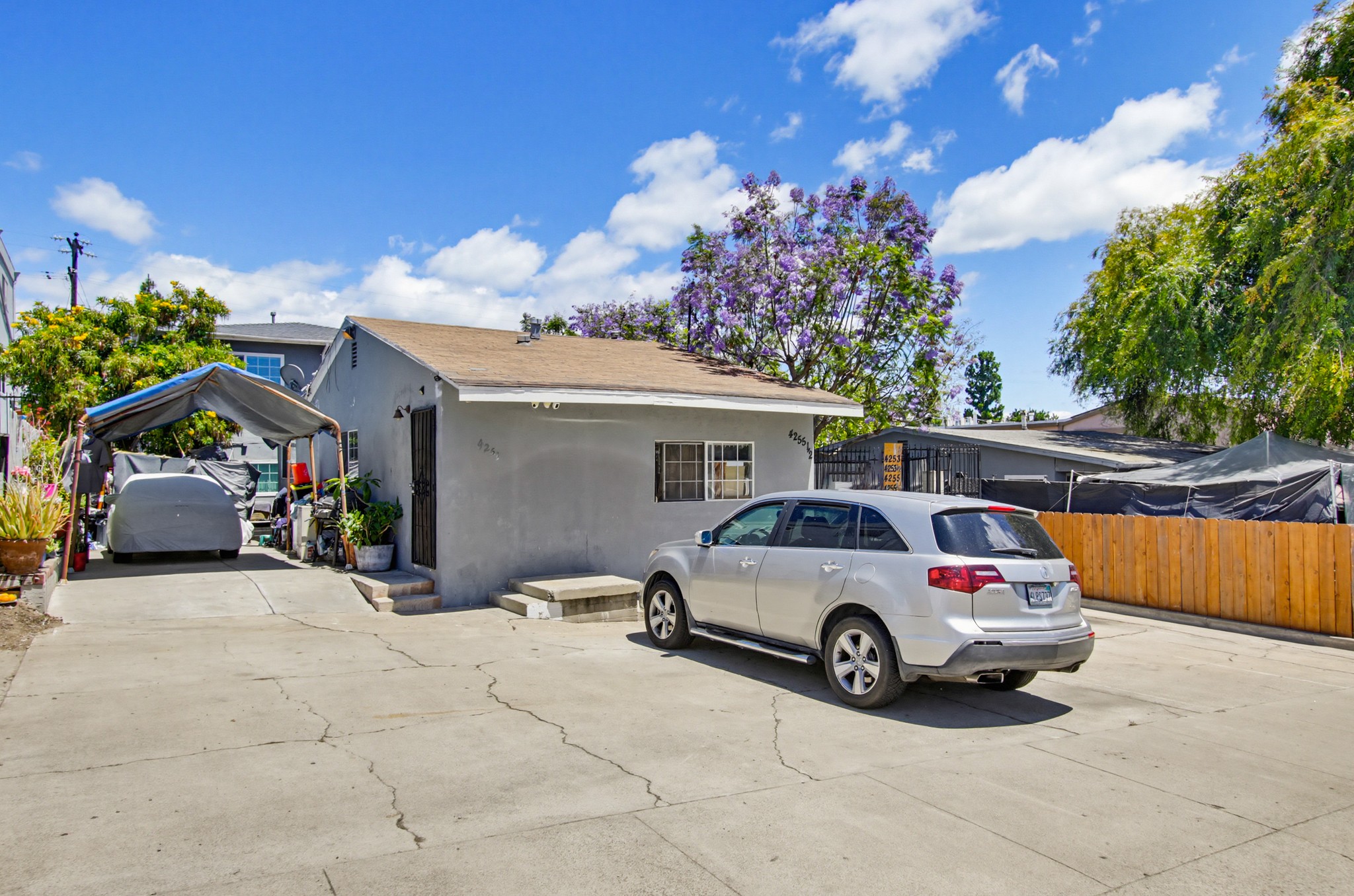 Virtual tour photo 4 of 52 for 4251-55 Altadena Ave.