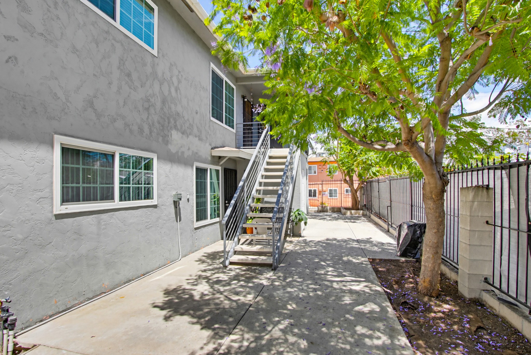 Virtual tour photo 6 of 52 for 4251-55 Altadena Ave.