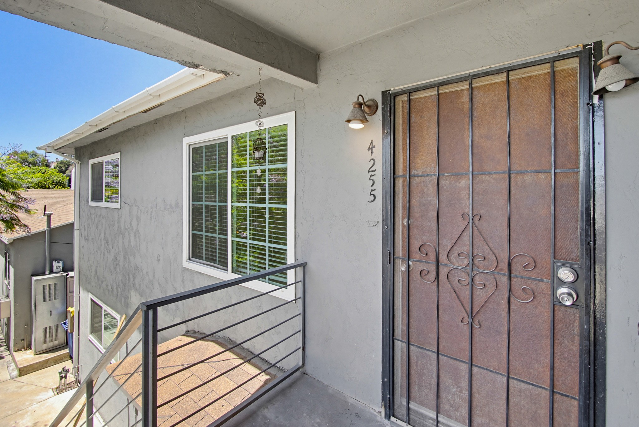 Virtual tour photo 8 of 52 for 4251-55 Altadena Ave.