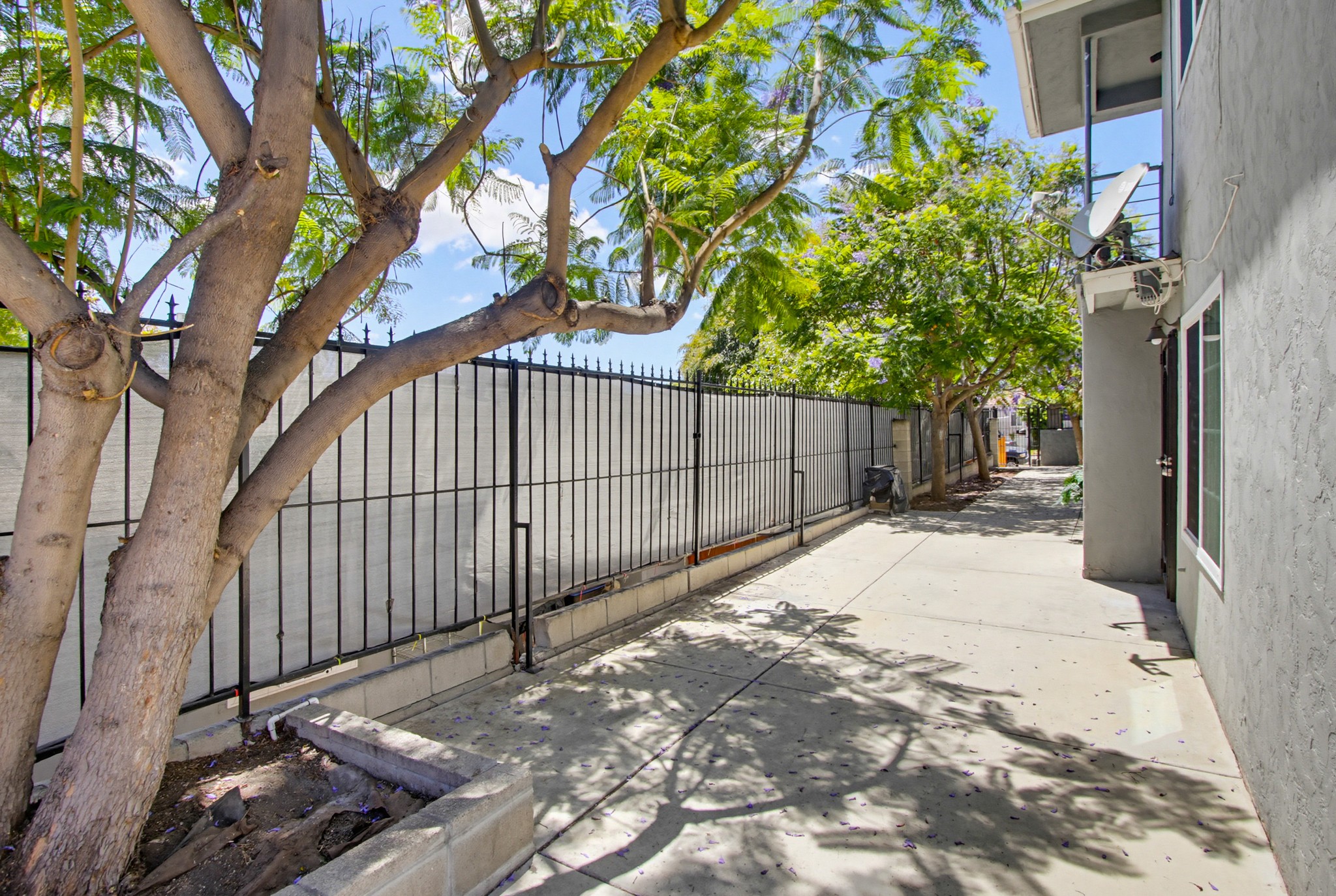 Virtual tour photo 27 of 52 for 4251-55 Altadena Ave.